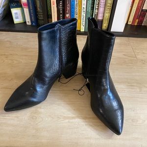 Brand new with tags never worn size 10 black boots